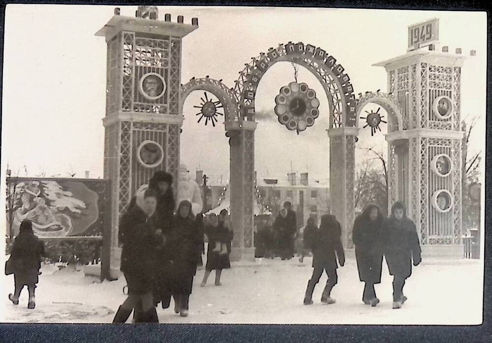 Фотография. Улица Красная в новогоднем убранстве.