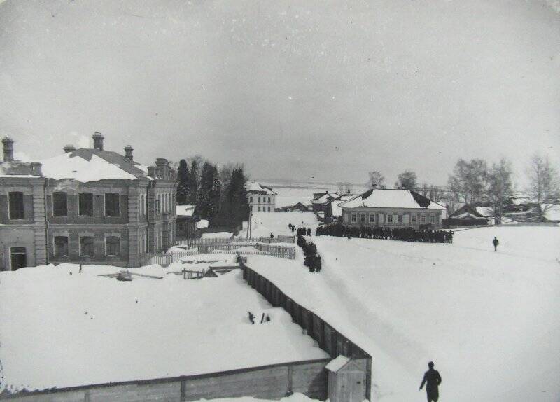 Фотография. Снятие колокола с церкви на ремонт март 1914 г.