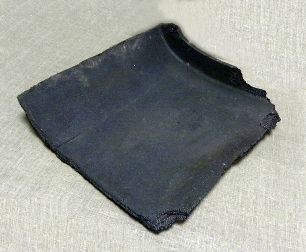Фрагмент передней кромки правого крыла космического корабля Буран.