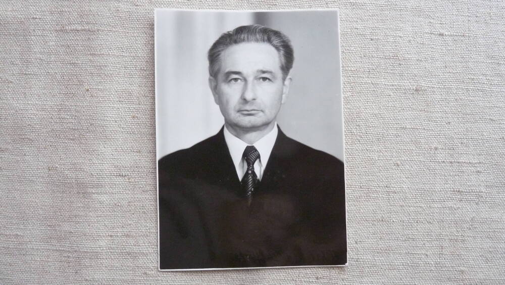 Фотография работника Машиностроительного завода, награжденного Орденом Ленина