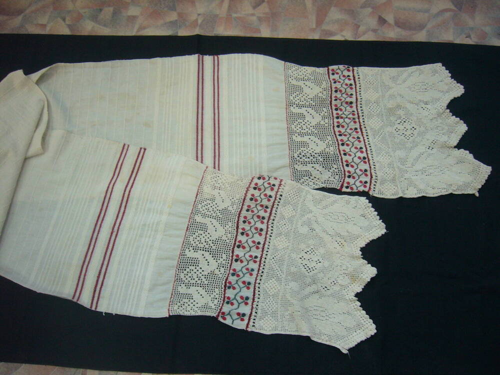  Полотенце льняное, домотканое, вышивка крестиком, с кружевными вставками