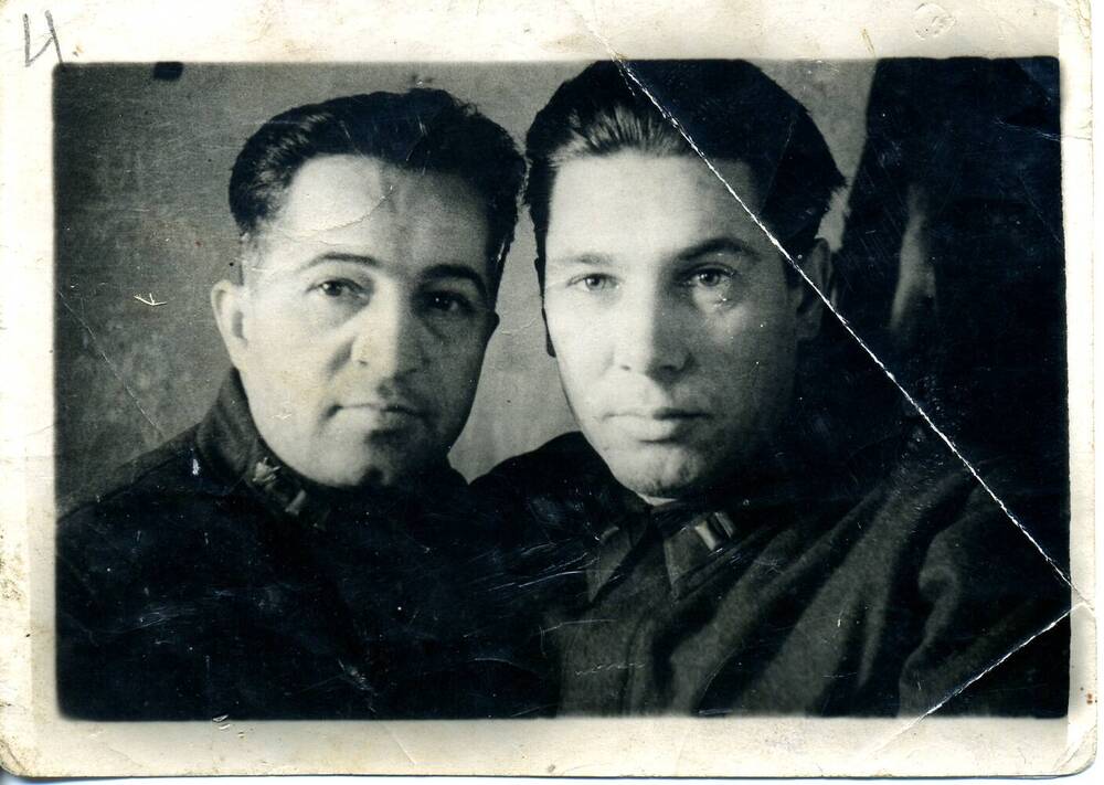 Фото. Комиссар Дюков и батальонный комиссар Киселев.
