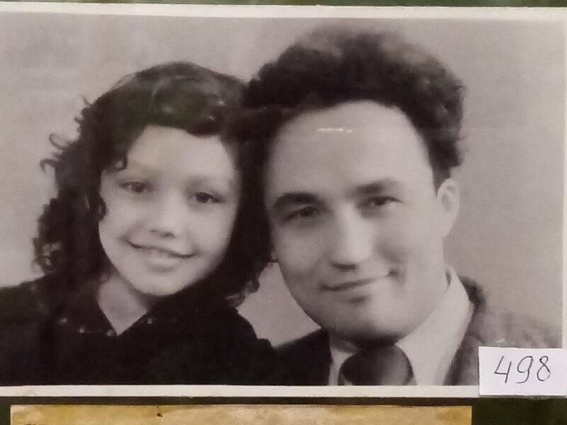 Фотография. Фото черно-белое «П.Хузангай с дочерью Саламби».