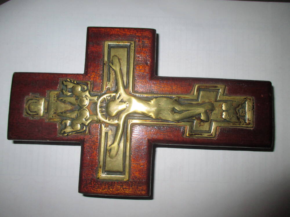 Крест деревянный с металлическим основанием