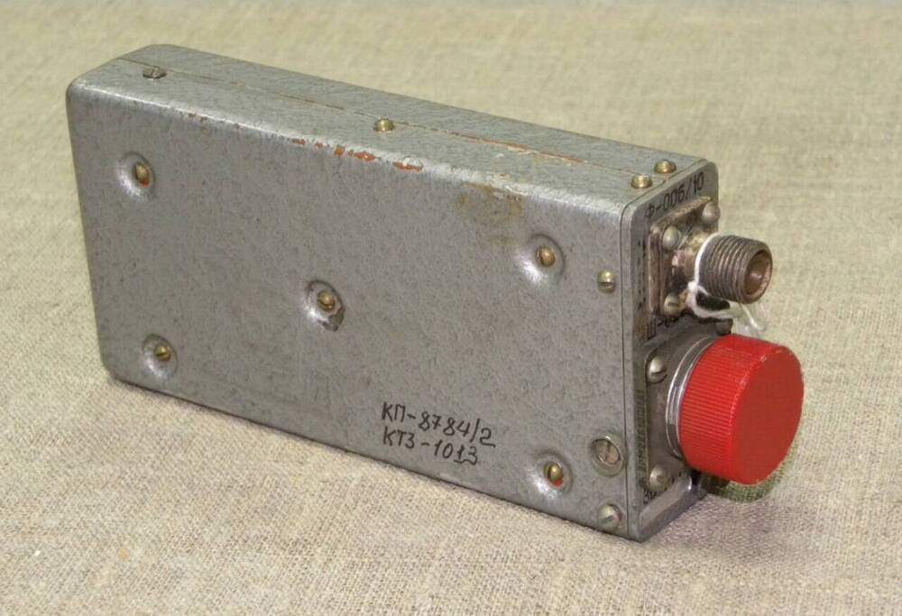 Блок электронный 3Б - 7М. Входит в состав бортовой радиопередающаей и принимающей аппаратуры космических аппаратов.
