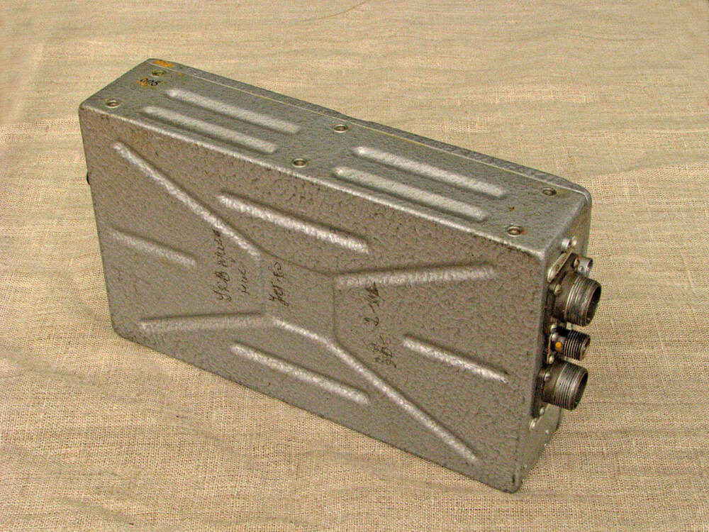 Блок электронный Ф - 004/10. Входит в состав бортовой радиопередающаей и принимающей аппаратуры космических аппаратов