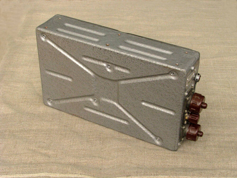 Блок электронный 3Б - 2 - МА. Входит в состав бортовой радиопередающаей и принимающей аппаратуры космических аппаратов