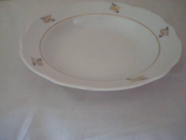 Посуда: Тарелка столовая  глубокая фарфоровая