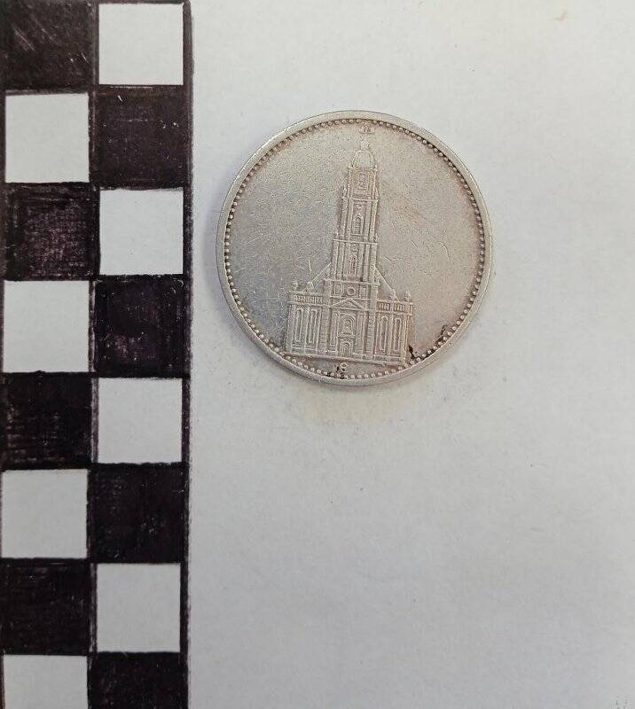 Монета «5 марок».