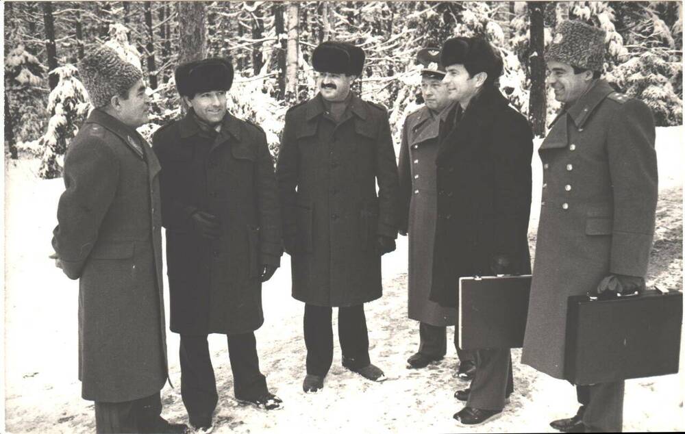 Фото. А.Г. Николаев принял очередную делегацию. Звездный городок, 1989 год