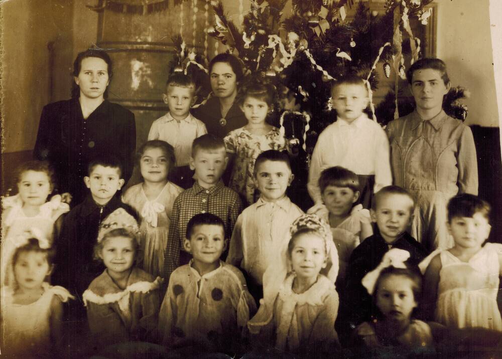 Фото. Новый Год в детском саду, ст. Кумылженская, 1957г.