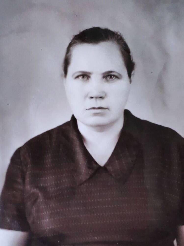 Фото: Полякова Мария Степановна.Маркировщица цех №16 из Книги почёта завода 1968 - 1969 г.г.
