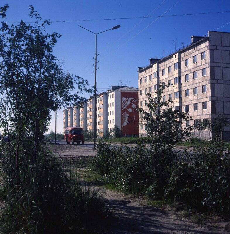 Вид на улицу в городе Надыме. Слайд