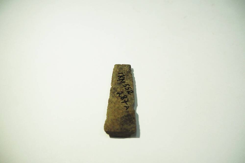 Каменное изделие, ножевидная пластина с ретушью