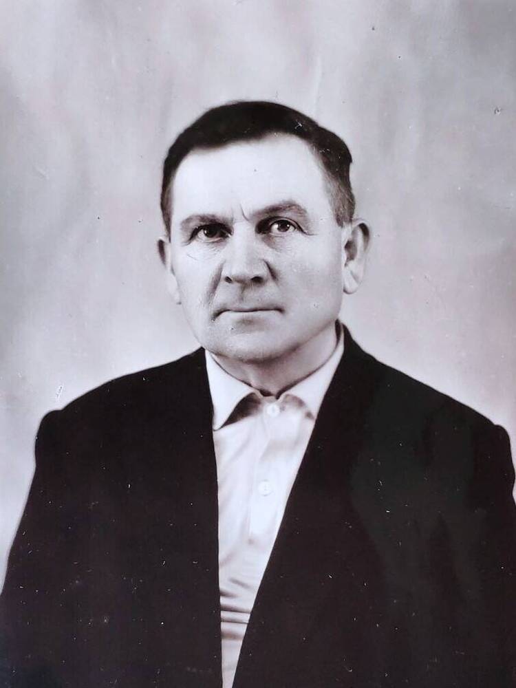 Фото: Смирнов Александр Михайлович. Слесарь из Книги почёта завода 1968 -1969 г.г.