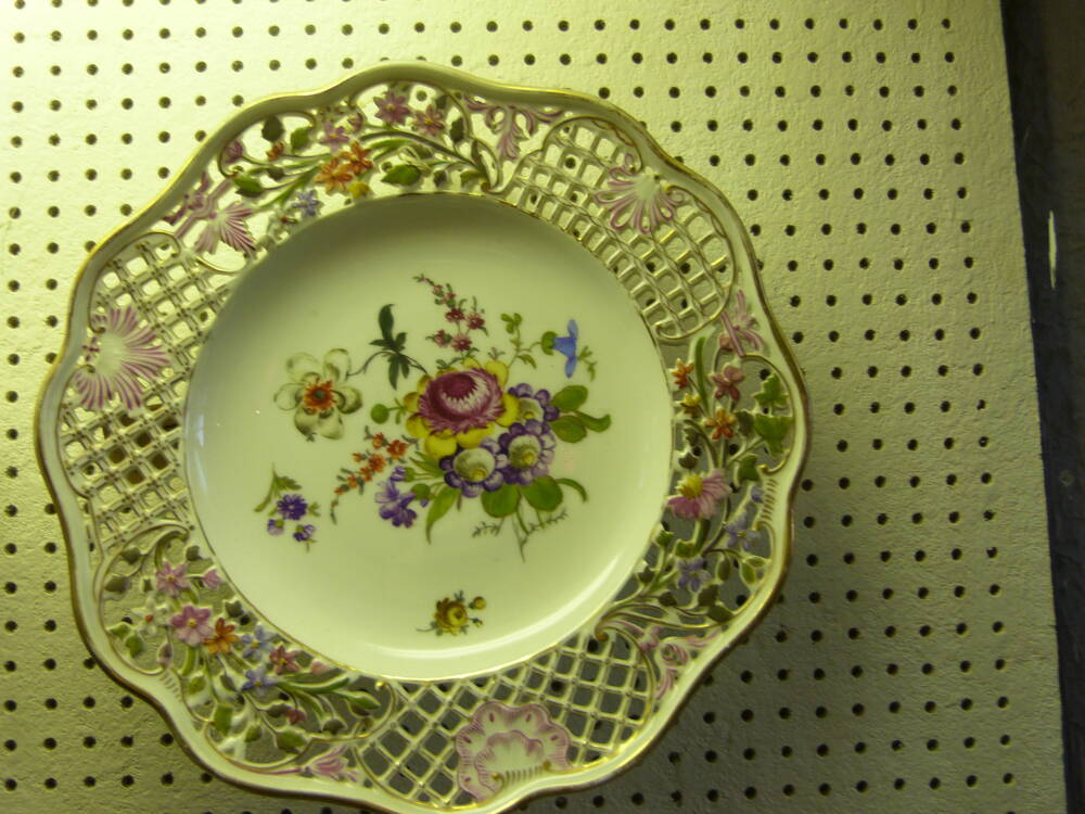 Тарелка десертная, производство Meissn, XIX век.
