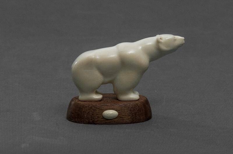 «Белый медведь» Малая скульптура.