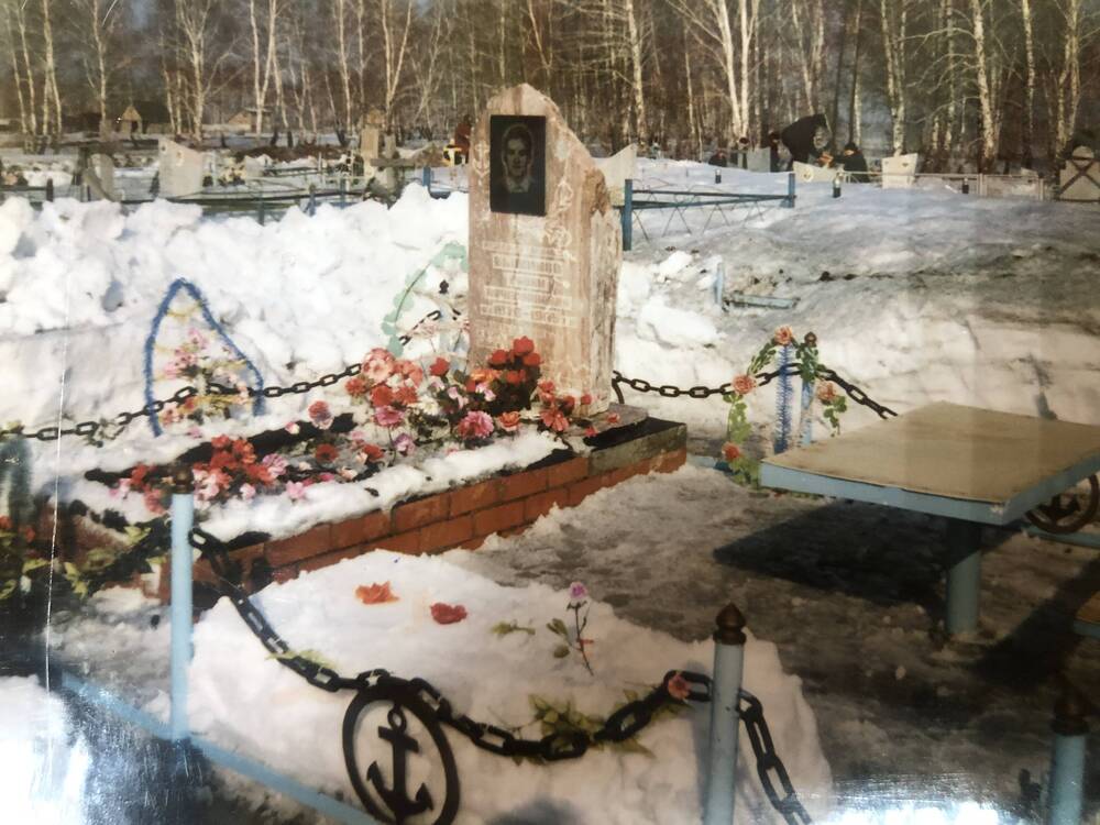 Фото  Памятник Выжимову В.В. 06.01.1976 - 07.02.1995гг.