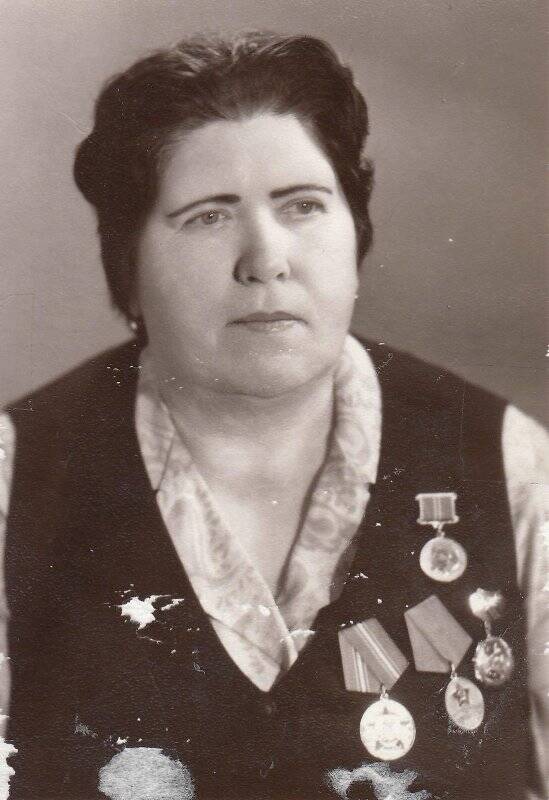 Фотография. Фотография черно-белая. На фотографии Боле Елизавета Сергеевна, заведующая терапевтическим отделением районной больницы (1956-1976гг.)