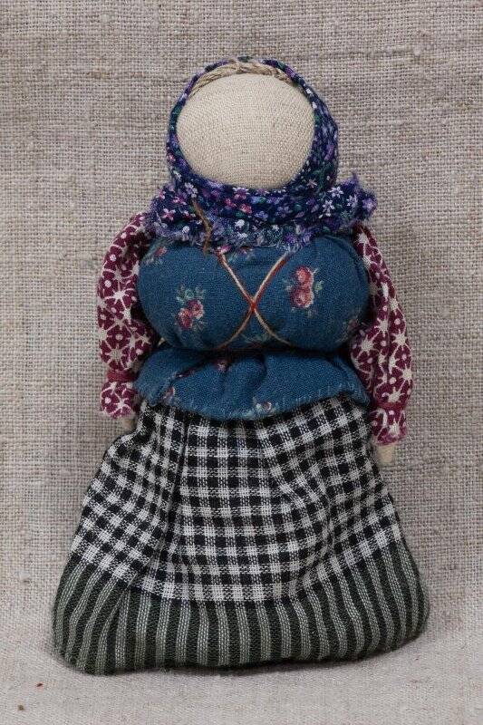 Кукла, женка в пестрядиной юбке и кофте.