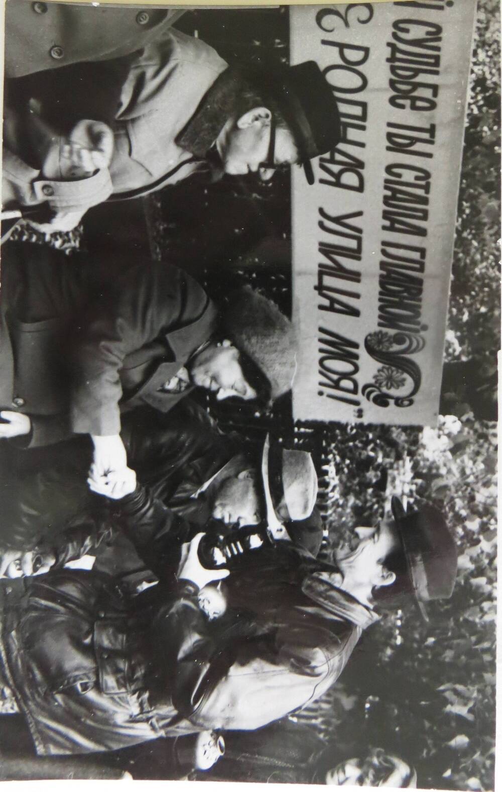 Фото на празднике улицы Первомайская п. Советский поздравление ветеранов Гурьяновым В.Н.