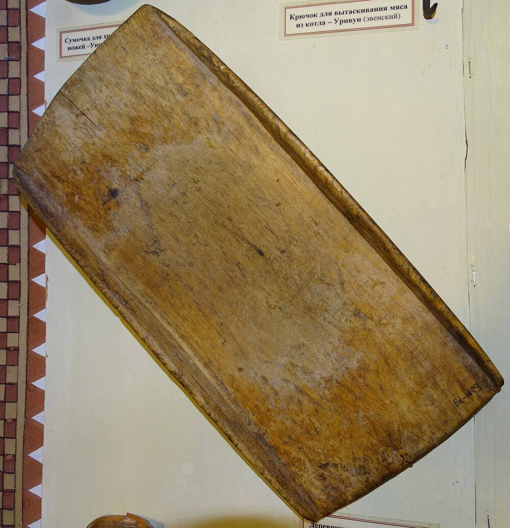 Тарелка деревянная - (нына - эвенск.яз.)