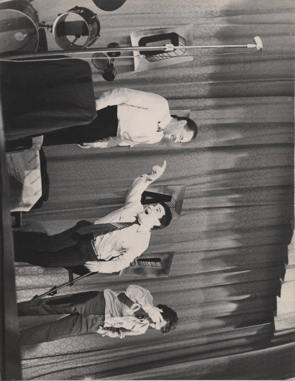 Фото сюжетное.Творческий вечер закрытия сезона «ПОКА!» в Омском доме актера. Слева направо: Г. Котов, Э. Ураков, А. Звонов.