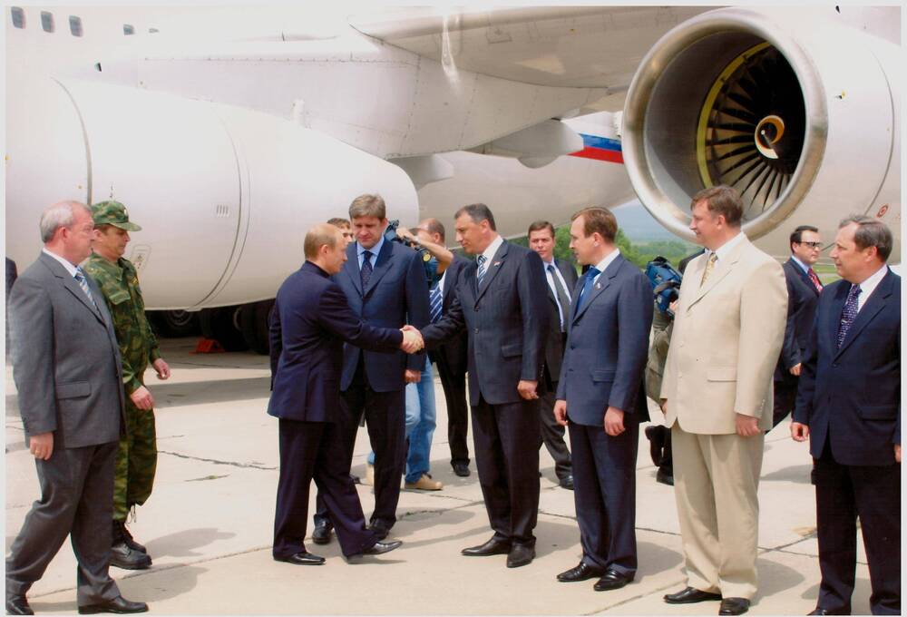 Фотография «Встреча Президента РФ В.В. Путина в аэропорту «Кневичи»»