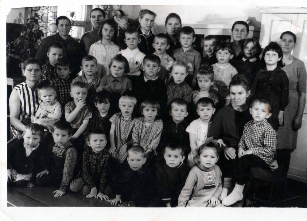 Фото. Группа детей Владимирского детского сада.