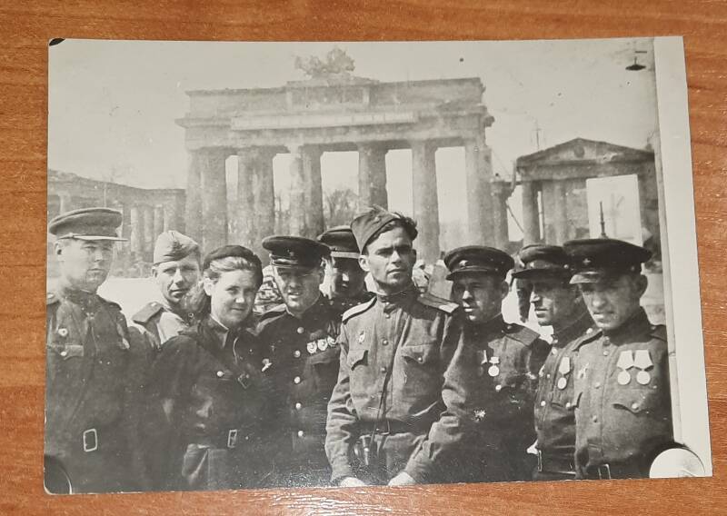 Фото Советские войны у Бранденбургских ворот, Берлин, май