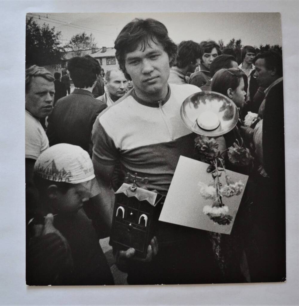 Фото «Чемпион велогонки». 
1980 г. г. Горький Московский район.
