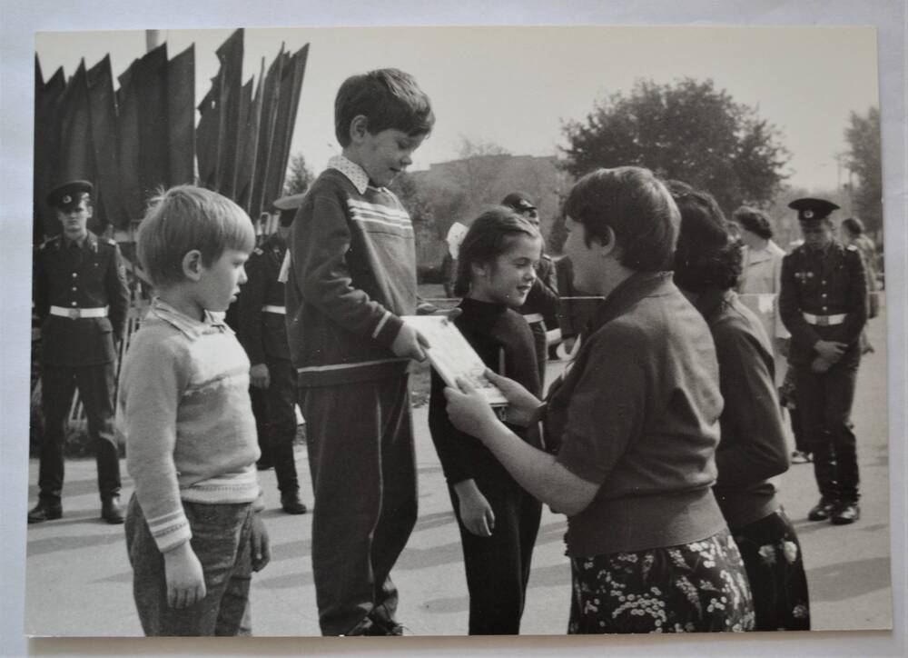 Фото
 «Награждение юных велогонщиков». 
1980 г. г. Горький Московский район.