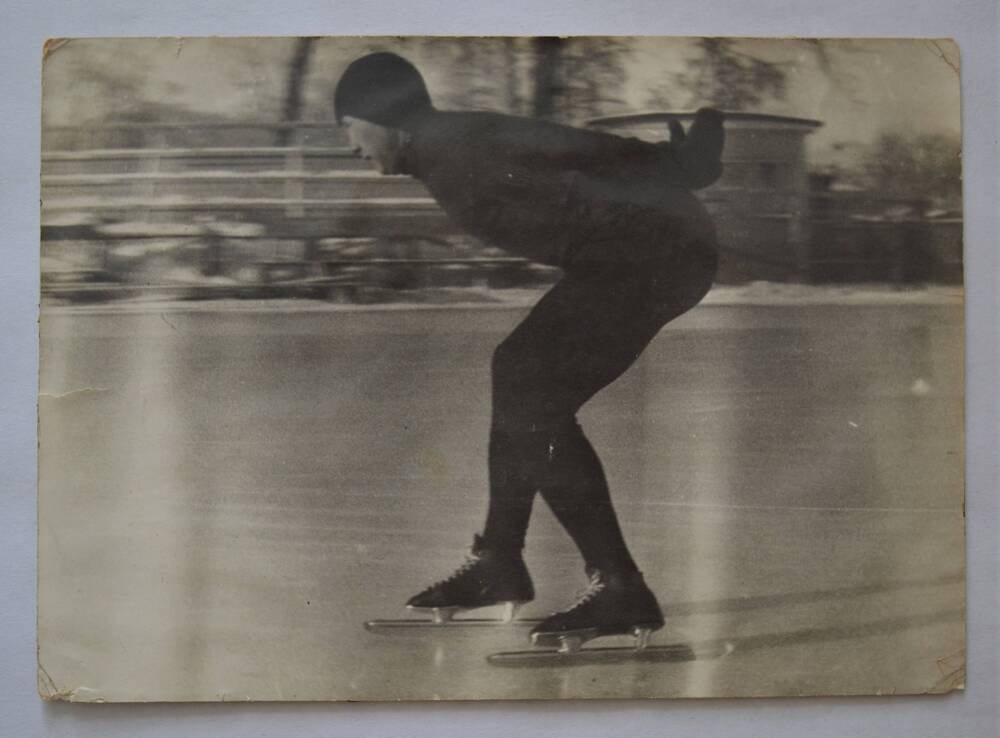 Фото. 
Портрет Мошкова В.В. на коньках. 
1939 г.