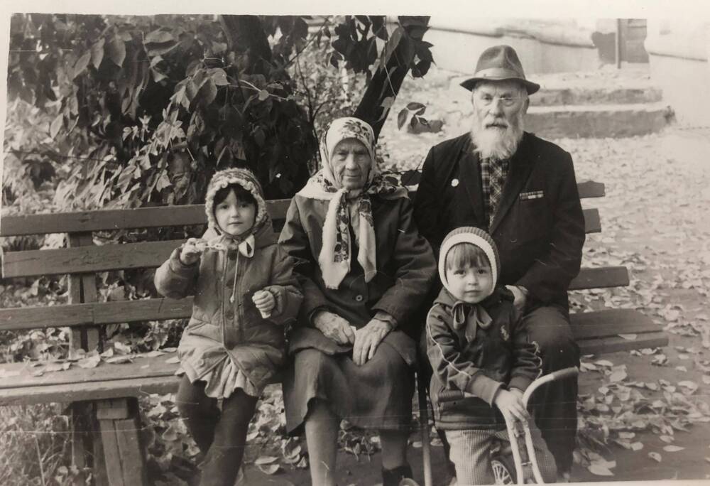 Фото семьи Ульянова Н.Я. 1974г.