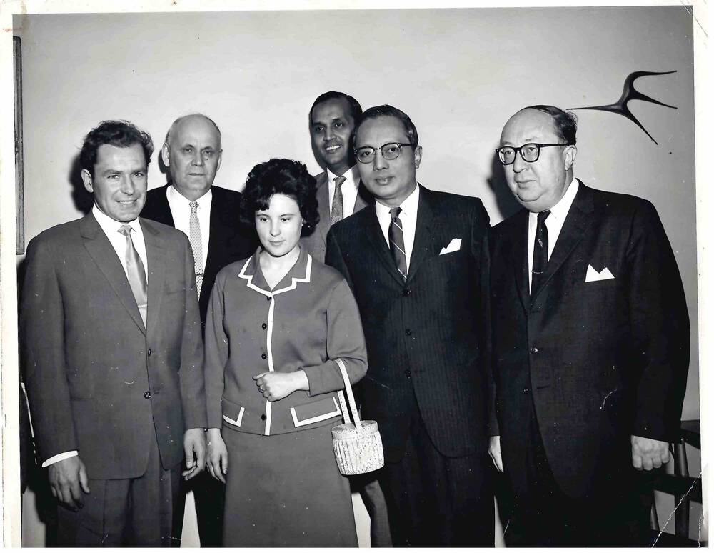 Фотография групповая Г.С. Титов и Т.В. Титова во время визита в штаб-квартиру ООН