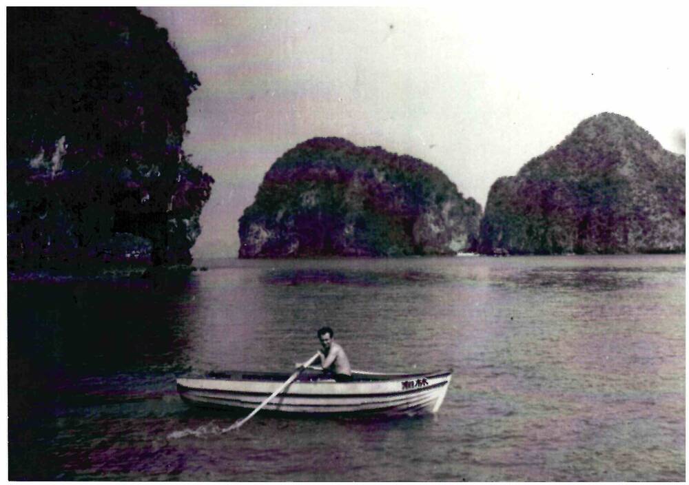 Фотография Г.С. Титов на прогулке по заливу Халонг