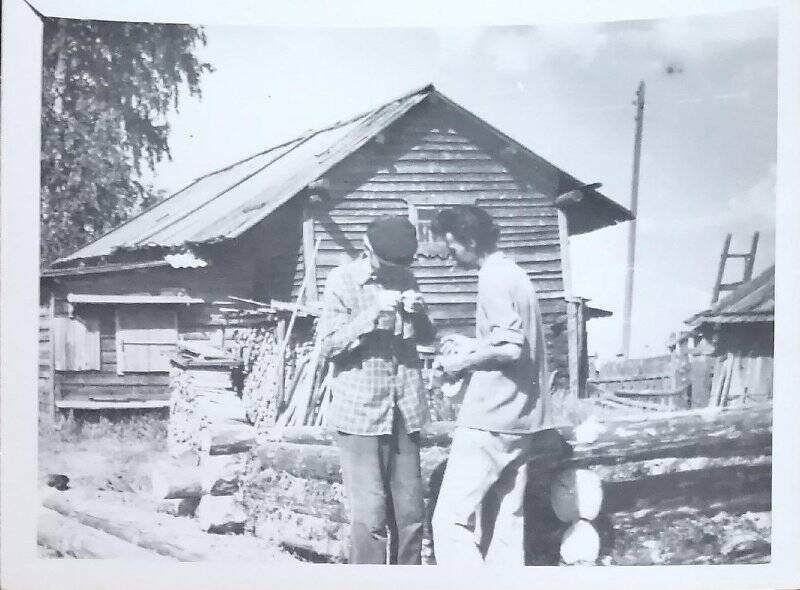 Фотография. Величутин В.Е. с сыном Валерой