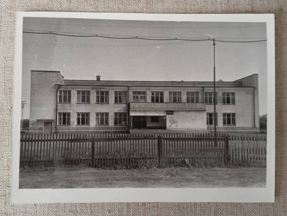 Фото. Здание Дома Культуры колхоза Сибирь  с. Маргенау 1980-е гг.