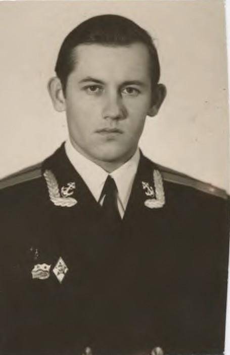 Фотография. Котляров В.А. - лейтенант. Портрет поясной.