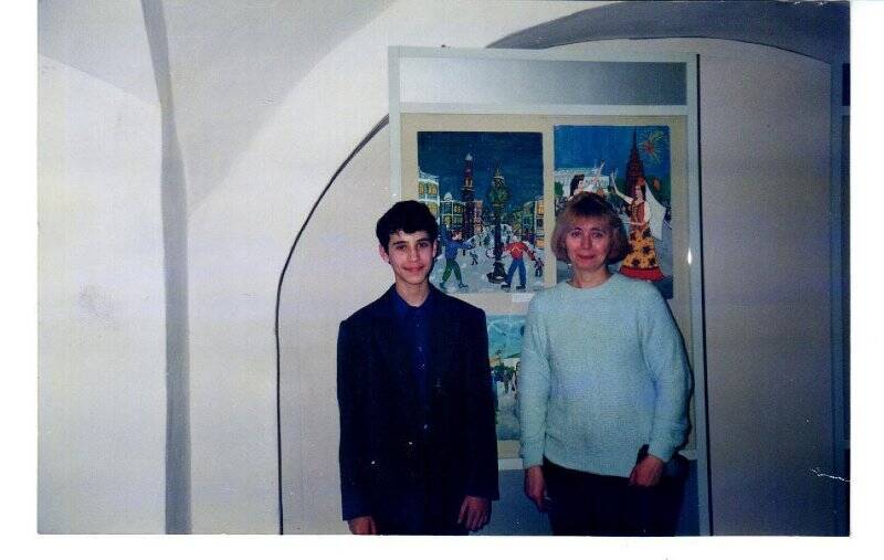 Фотокопия. Фарида Кадырова с сыном Тимуром Кадыровым.