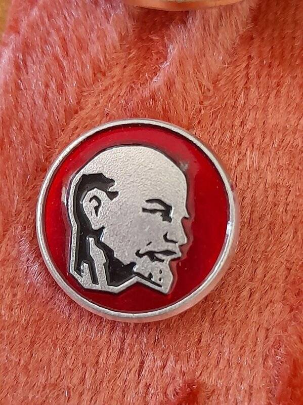 Значок с изображением В.И.Ленина.