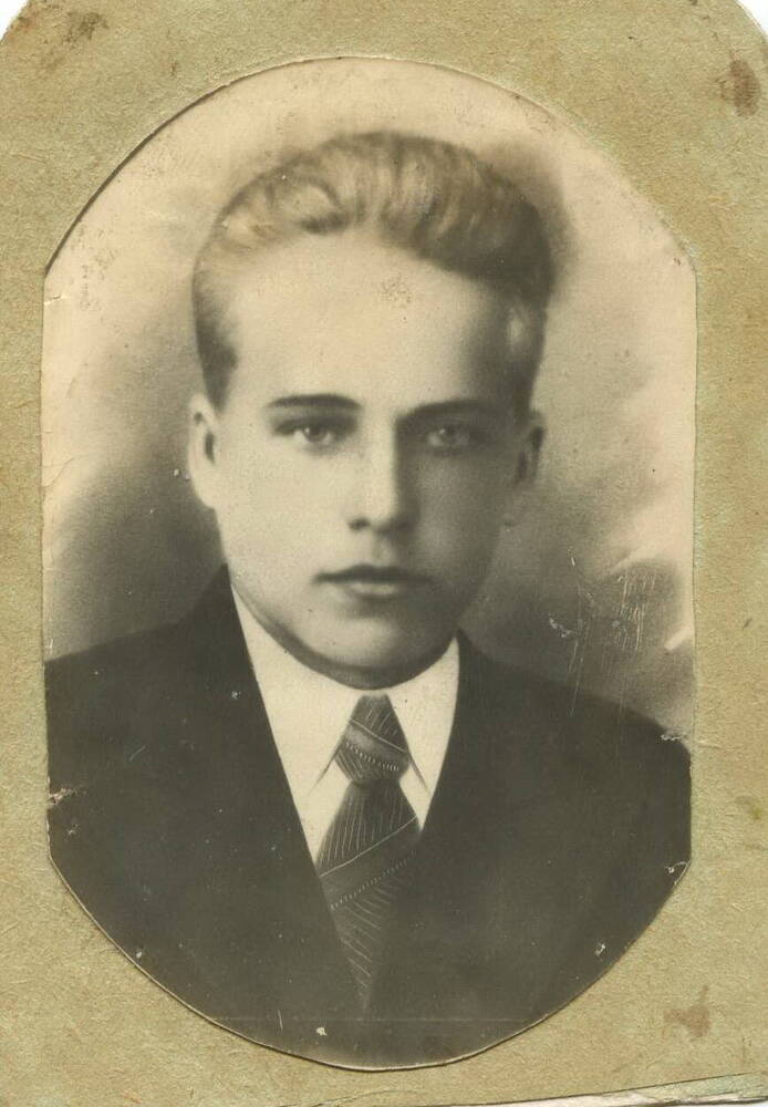Фотография .Героя Советского Союза Гайворонского Ивана Ивановича (1925-1944гг)
