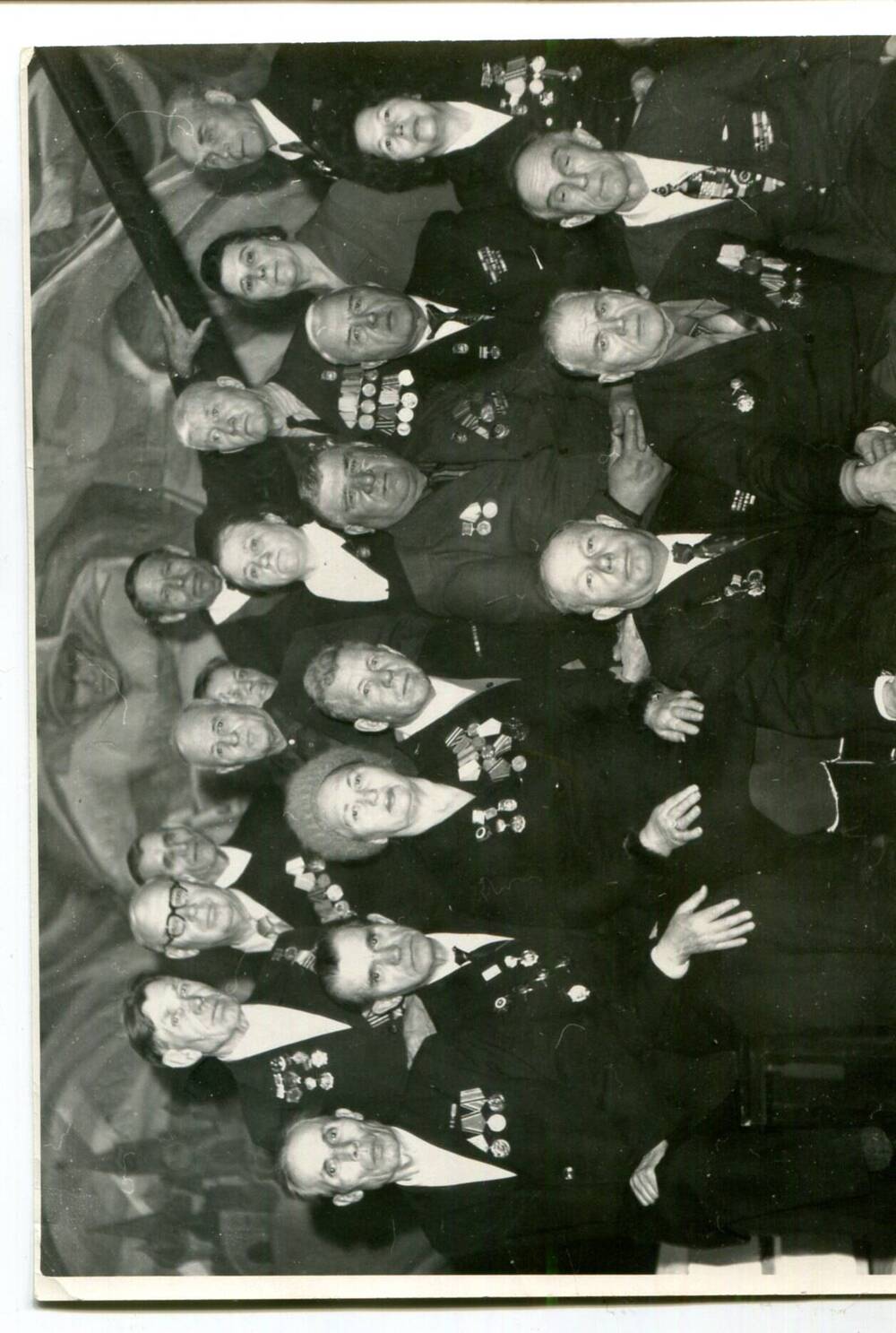Фото Встреча ветеранов в музее училища им. М.В. Фрунзе. Маслацов Б.И. сидит во втором ряду слева крайний