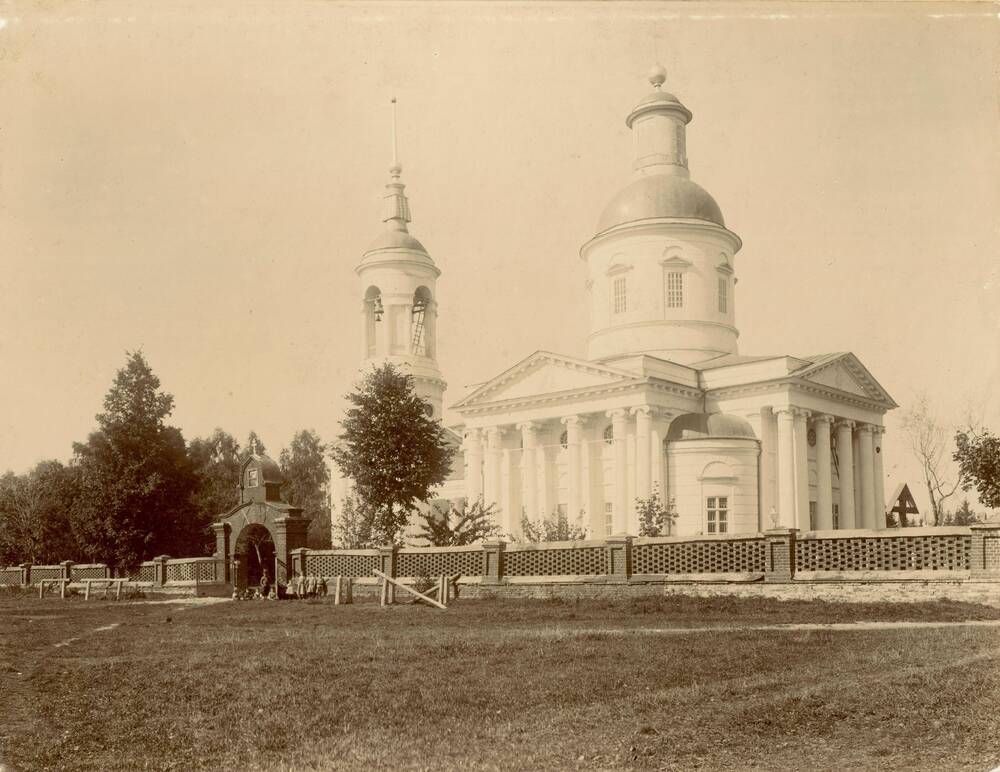 Фотоснимок Троицкая церковь г.Кондрово. Фотограф Н.Я.Рагозинский. Начало 20 в.