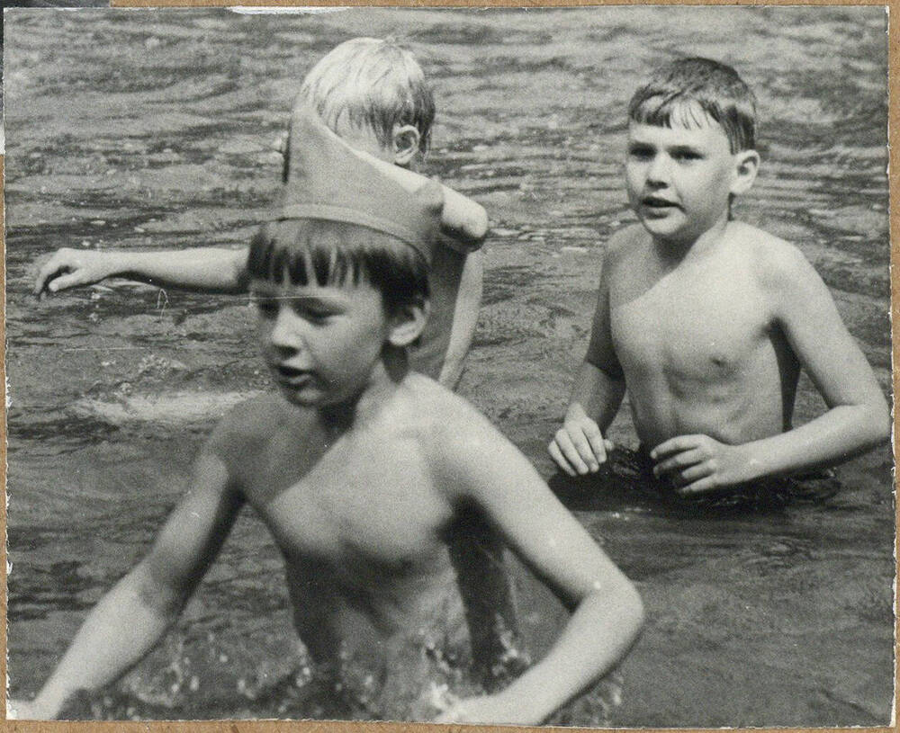 Фотография групповая. Водные процедуры в пионерлагере Зелёный городок (ПНИТИ)