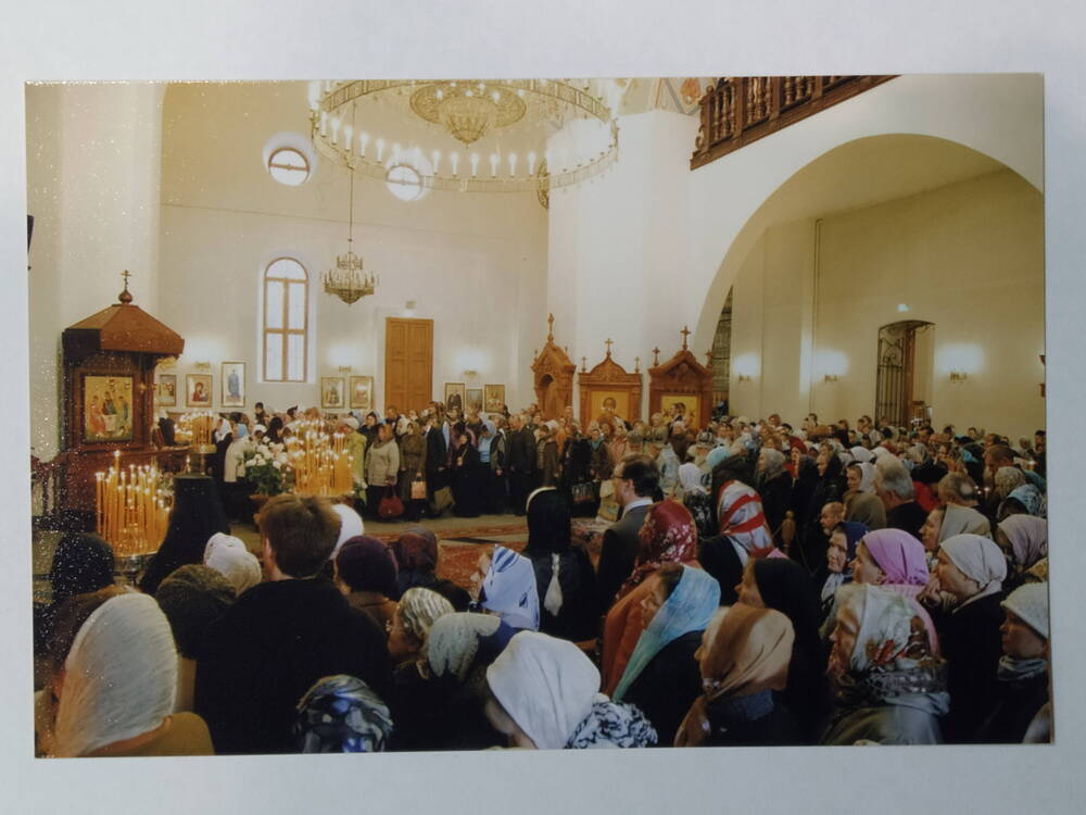 Фото. Во время литургии в Иверском храме города Самара.