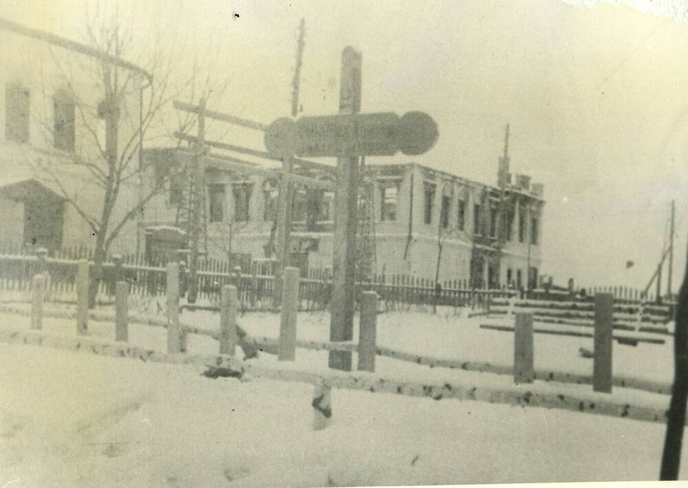 Фотокопия. В освобожденном городе Алексин от фашистов остались только кресты
