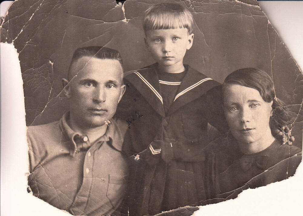 Фотография. Хацкевич Иван Алексеевич с семьей.