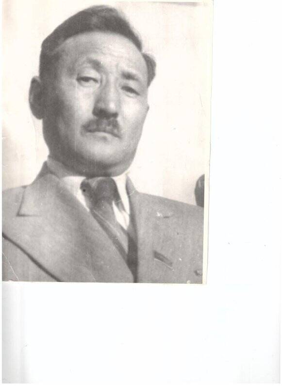 Фотопортрет. Винокуров Илья Егорович, председатель исполкома Вилюйского райсовета в 1937 г. Копия.