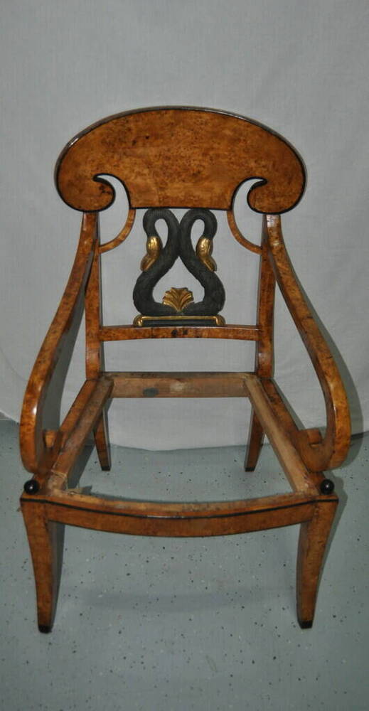 Кресло, тип клисмос, фанерованное тополем, с резными лебедиными головками на спинке.